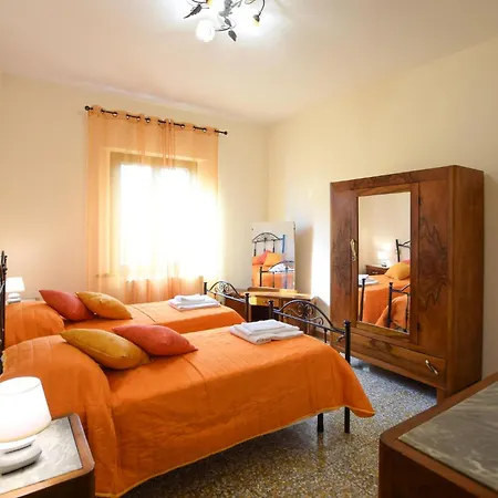 4 Bedroom Amazing In Holiday home Cortona