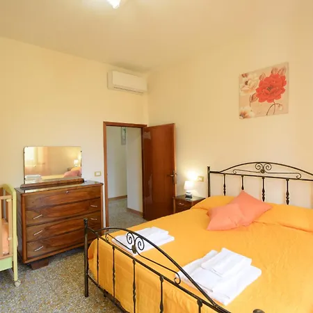 4 Bedroom Amazing In Casa de Férias *